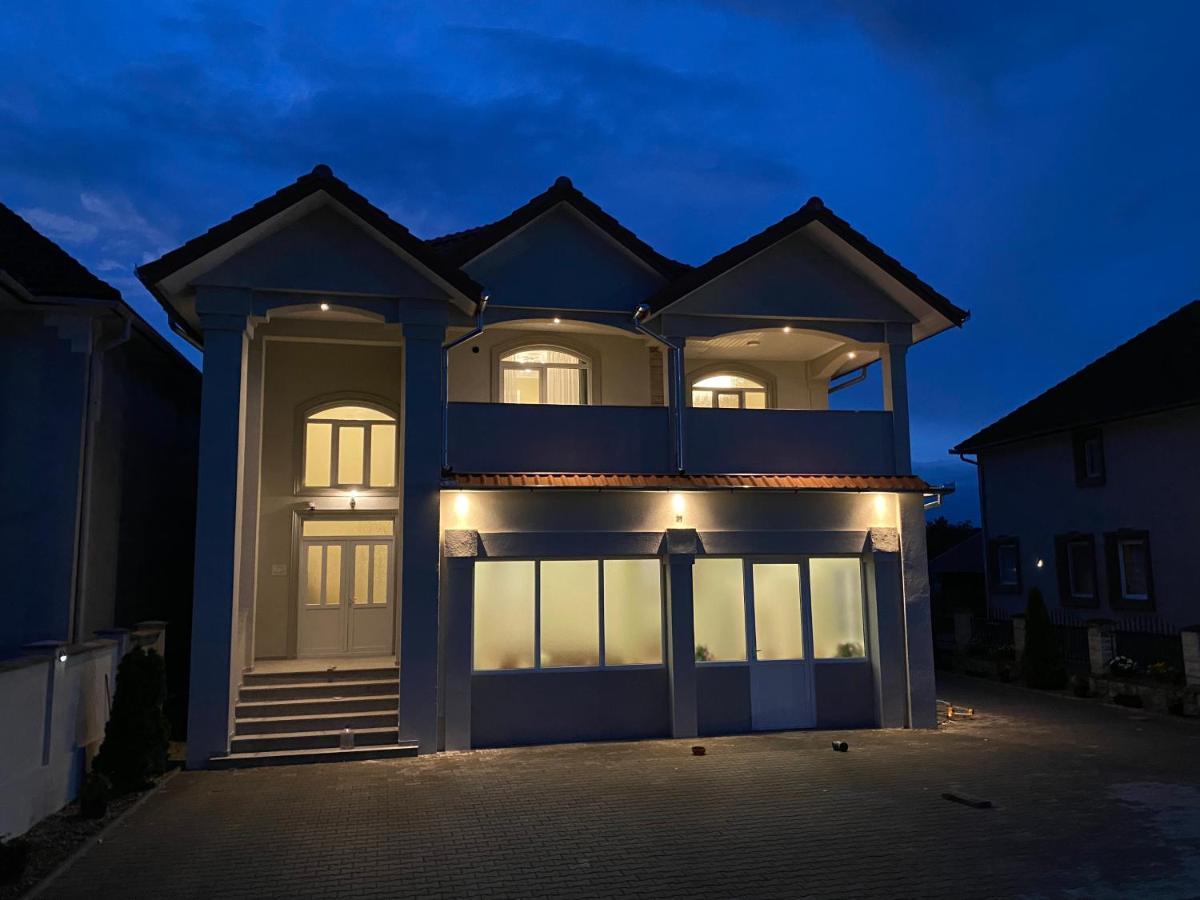 Absolut Residence Haţeg Εξωτερικό φωτογραφία