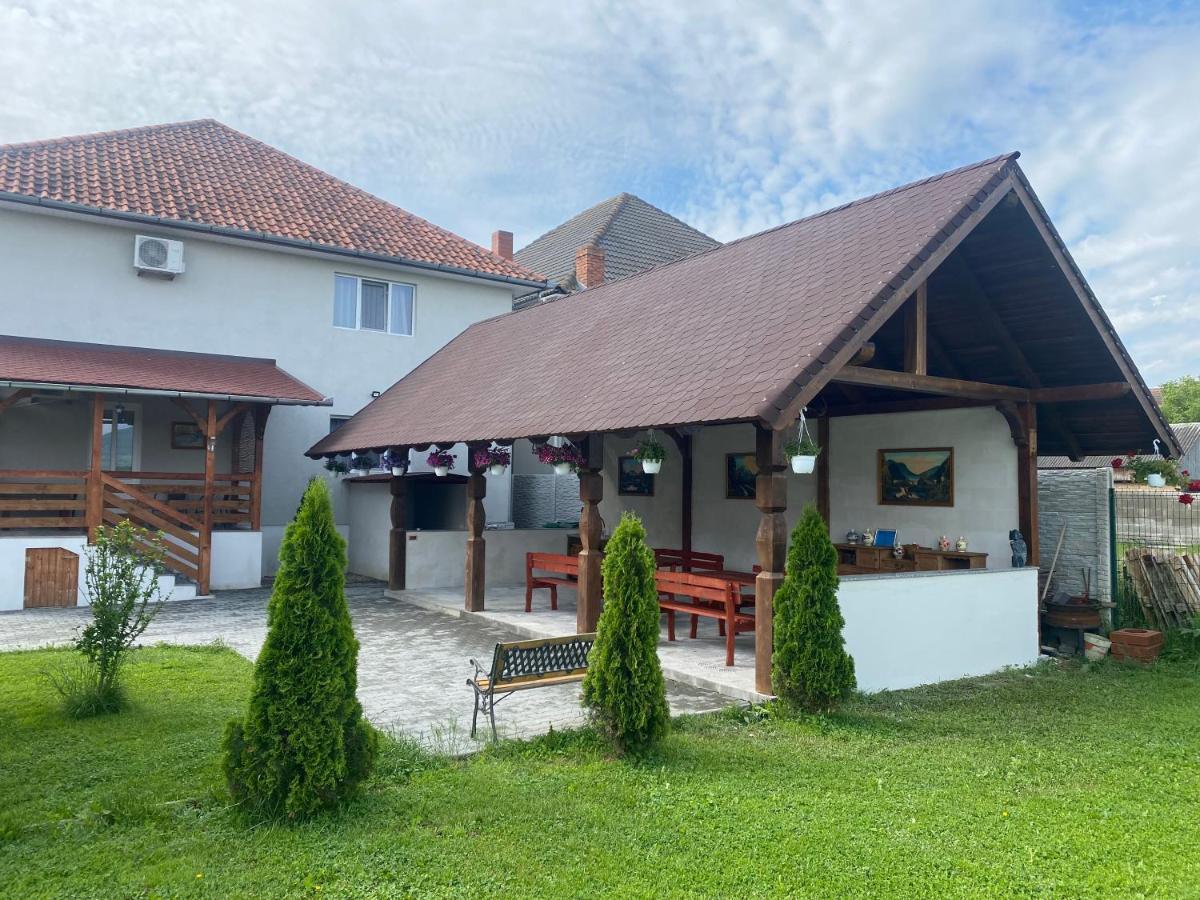 Absolut Residence Haţeg Εξωτερικό φωτογραφία